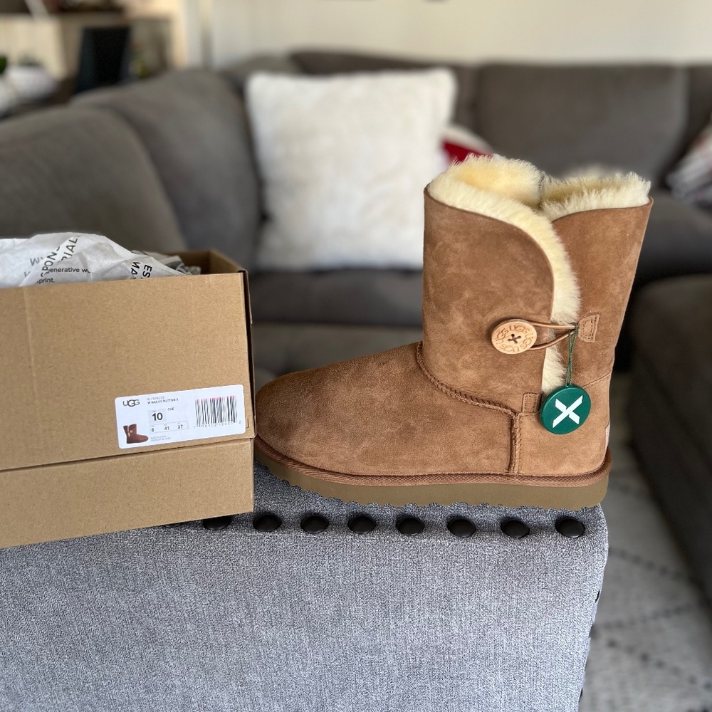 UGG Bailey Button II Boot Size 10